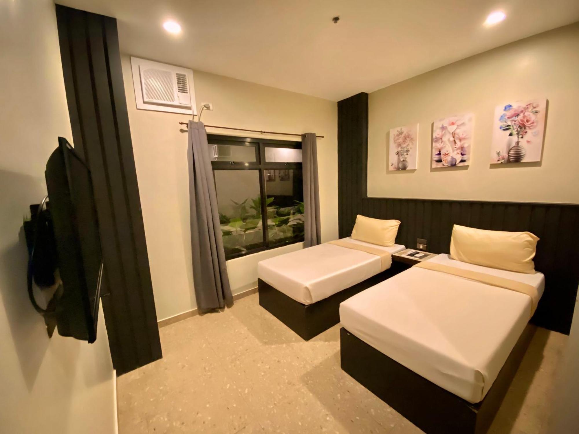 Rudolfo Suites Roxas City Bagian luar foto